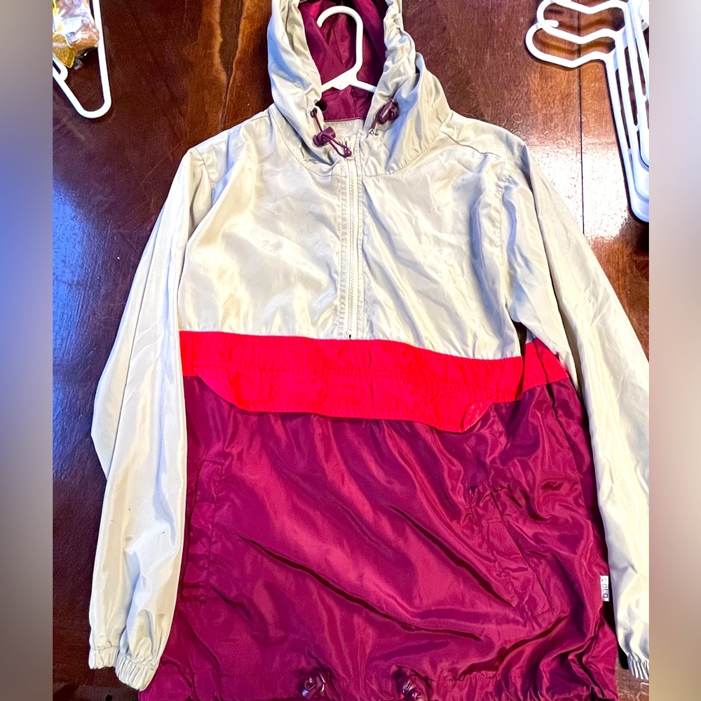 Small Sized Unisex Cold Culture Tan & Maroon Like New Windbreaker